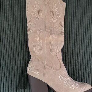 Elegant Suede Embroidered Boots